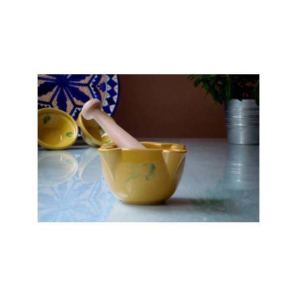 YELLOW MORTAR AND PESTLE 15 cm YELLOW MORTAR AND PESTLE 15 cm