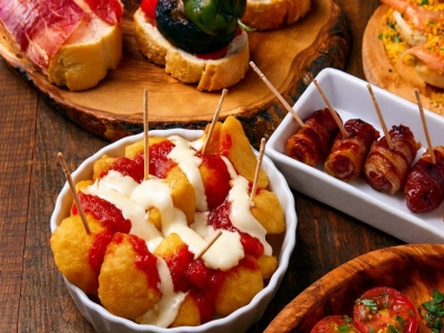 Tout savoir sur les tapas espagnoles : histoire, tradition et types
